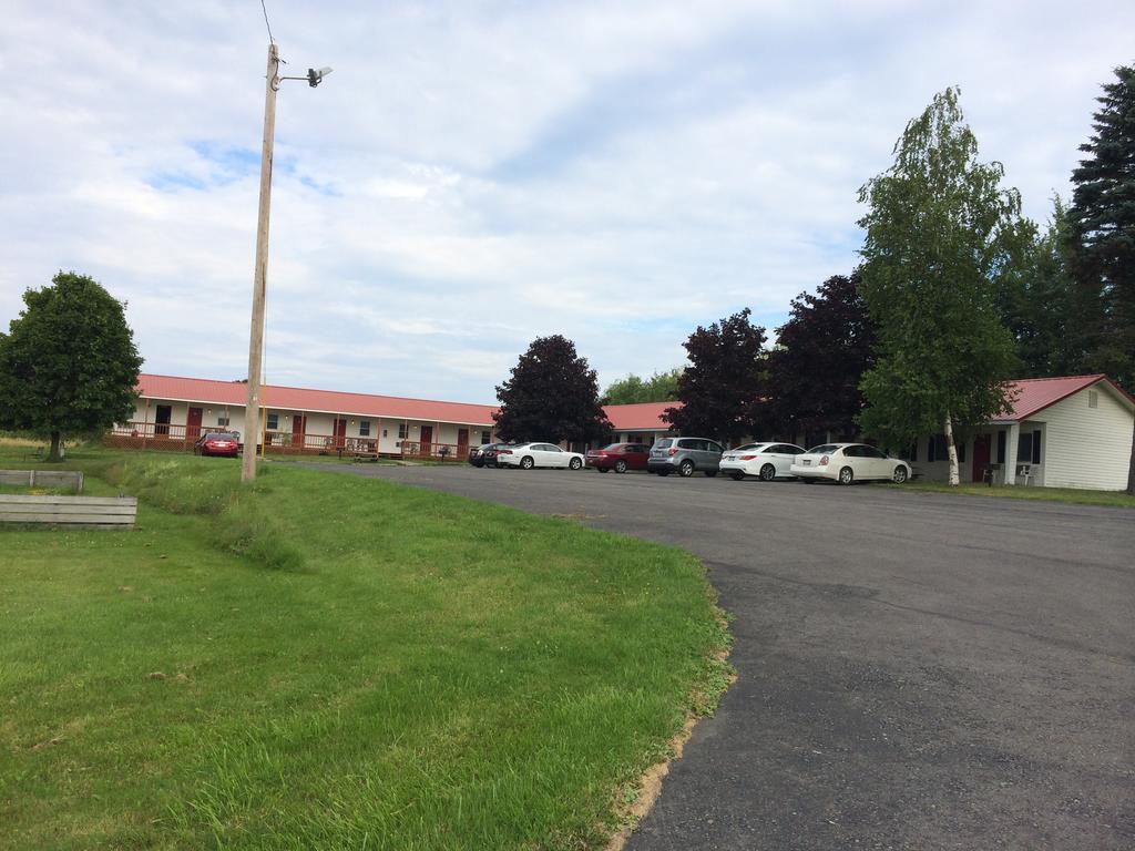 Port Lodge Motel Pulaski ภายนอก รูปภาพ